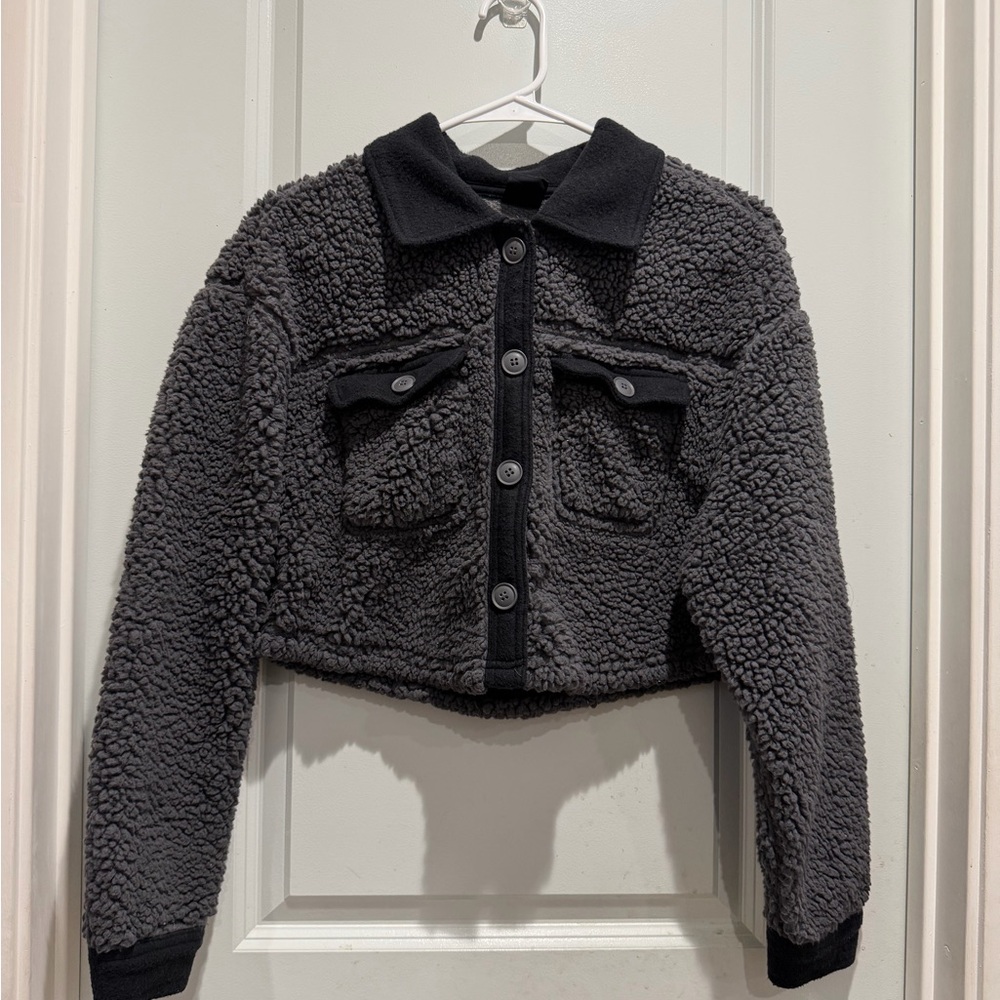 Pacsun Gray and Black Cropped Shacket